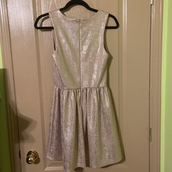 Gold dress - Picture 3 of 3